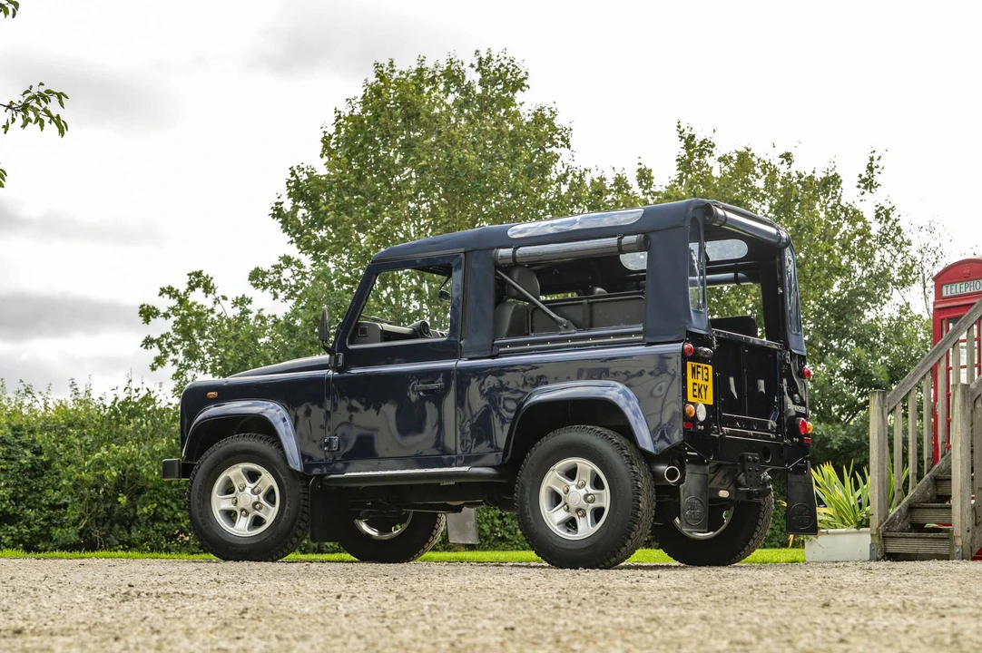 2013 Land Rover Defender 90 - Image 13 of 31