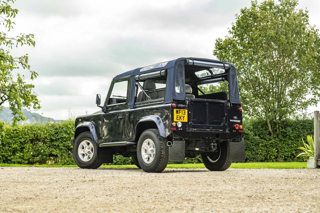 2013 Land Rover Defender 90 - Image 15 of 31