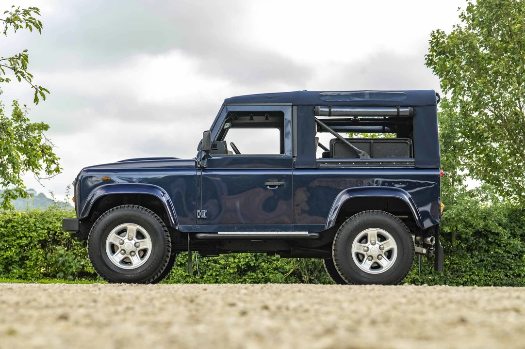 2013 Land Rover Defender 90 - Image 4 of 31