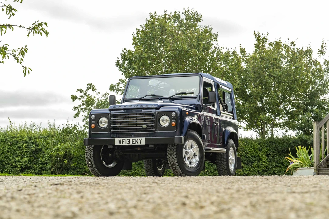 2013 Land Rover Defender 90 - Image 19 of 31