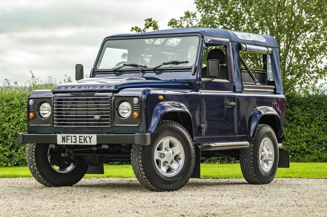 2013 Land Rover Defender 90 - Image 23 of 31