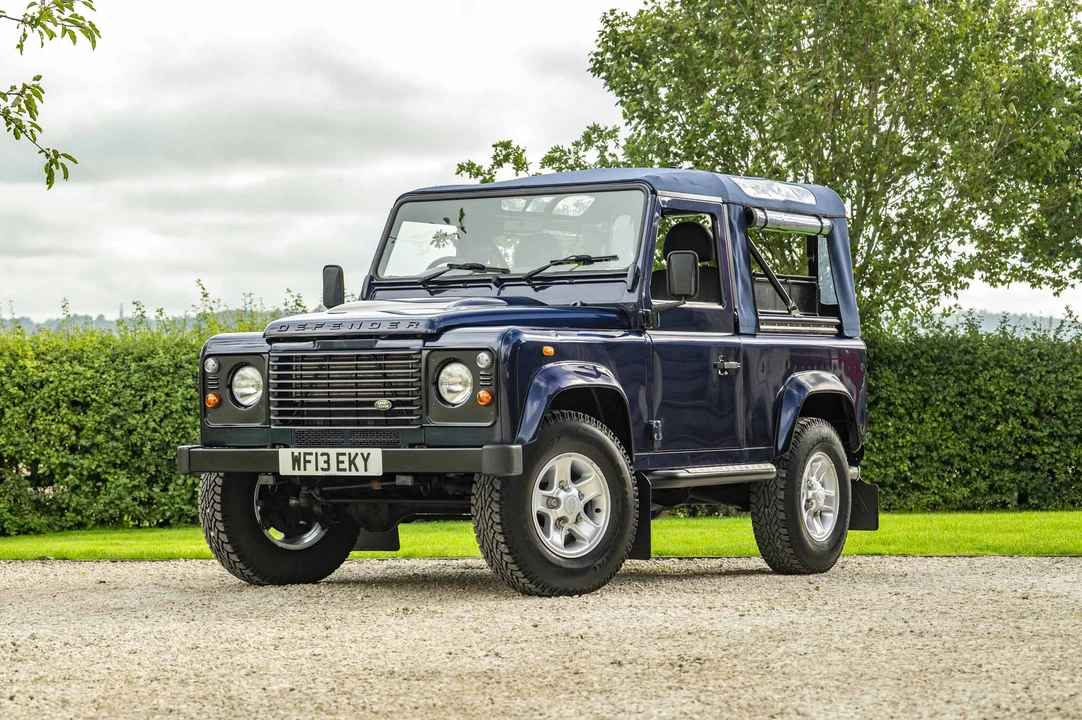 2013 Land Rover Defender 90 - Image 25 of 31