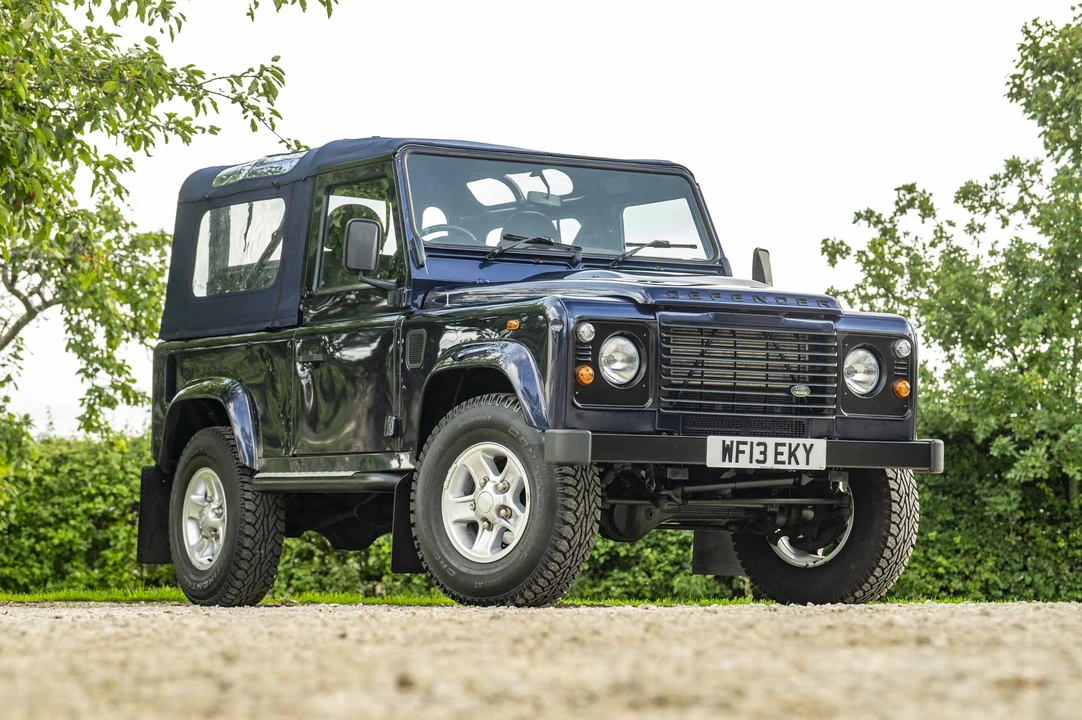 2013 Land Rover Defender 90 - Image 9 of 31