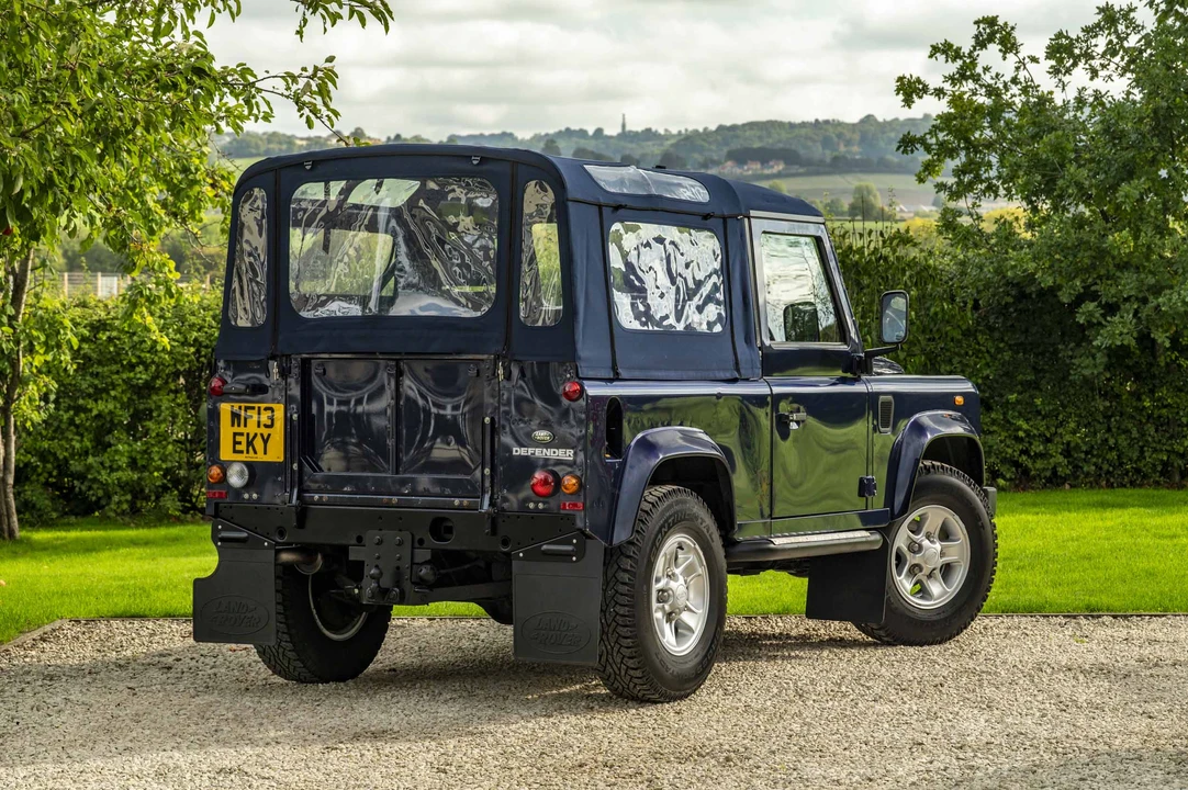 2013 Land Rover Defender 90 - Image 7 of 31