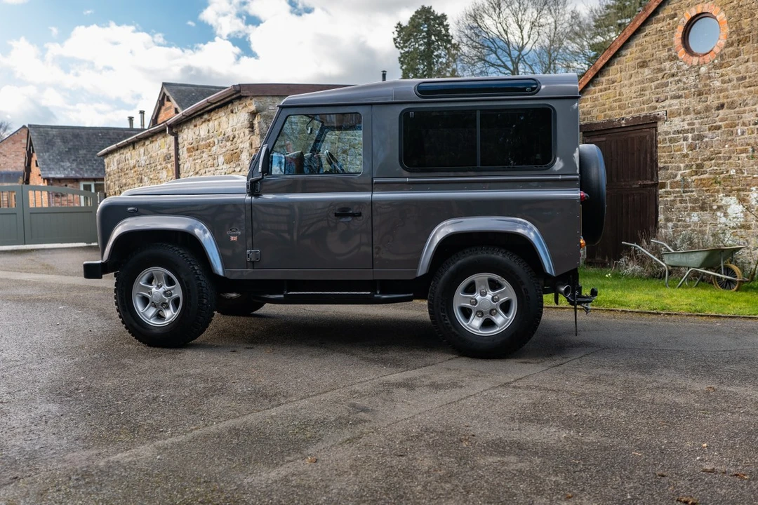 2013 Land Rover Defender 90 - Image 24 of 30