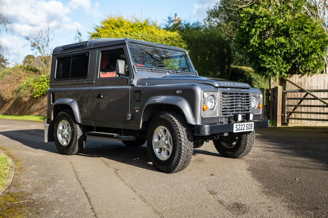 2013 Land Rover Defender 90 - Image 11 of 30