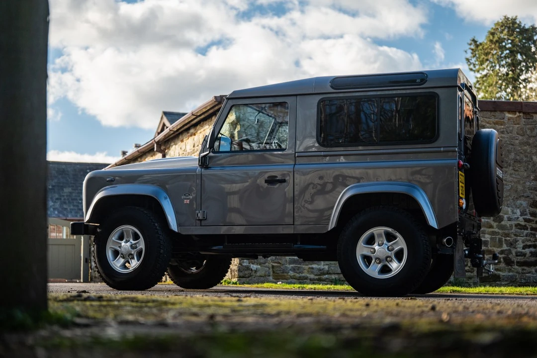 2013 Land Rover Defender 90 - Image 12 of 30