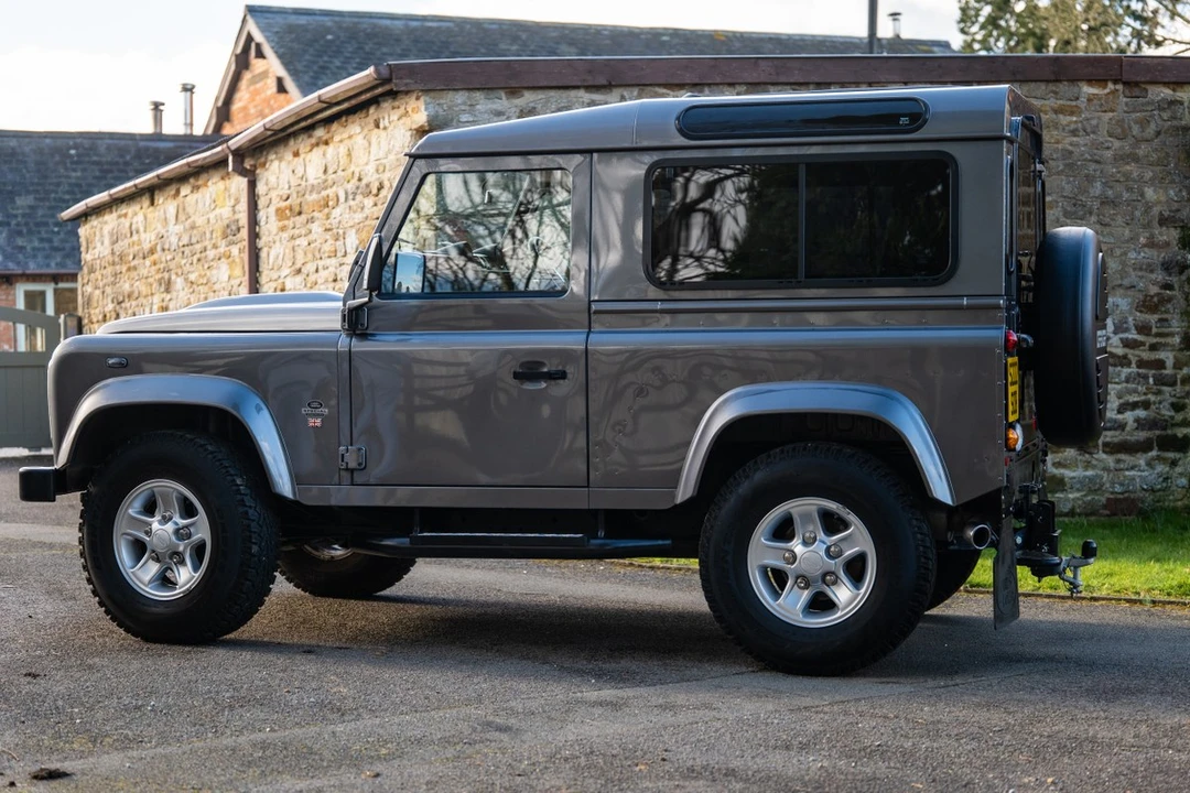 2013 Land Rover Defender 90 - Image 13 of 30