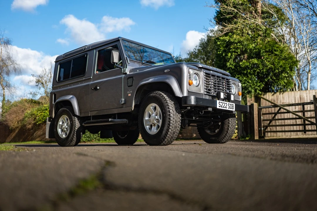 2013 Land Rover Defender 90 - Image 10 of 30