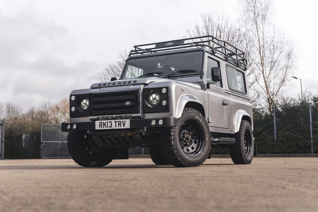 2013 Land Rover Defender 90 - Image 11 of 31
