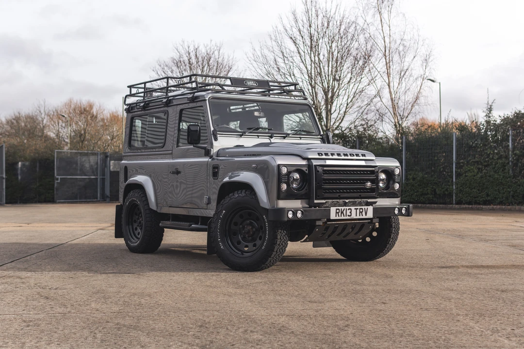 2013 Land Rover Defender 90 - Image 10 of 31