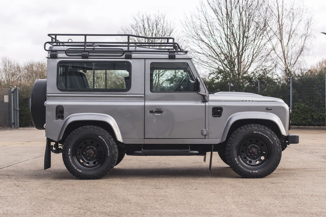 2013 Land Rover Defender 90 - Image 9 of 31