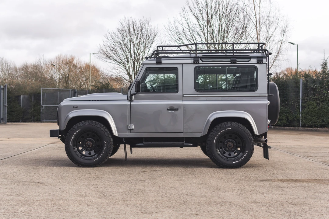 2013 Land Rover Defender 90 - Image 5 of 31