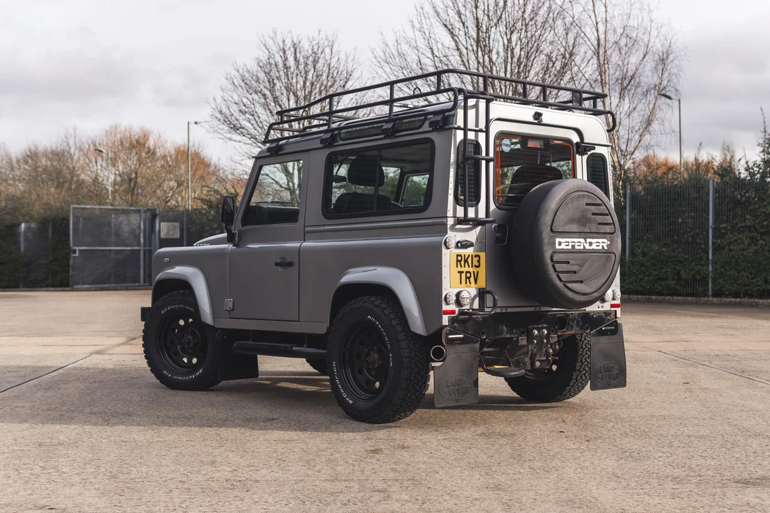 2013 Land Rover Defender 90 - Image 6 of 31