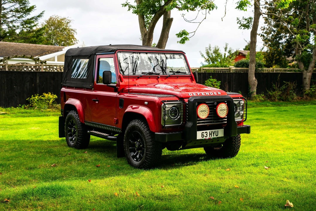 2013 Land Rover Defender 90 - Image 3 of 31