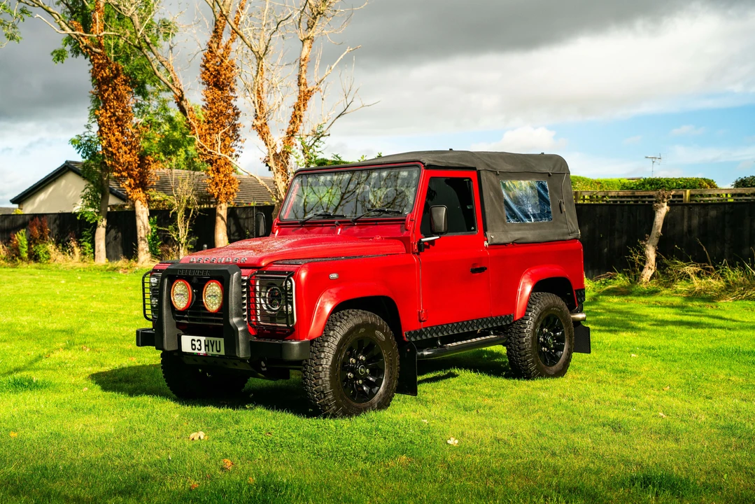 2013 Land Rover Defender 90 - Image 14 of 31