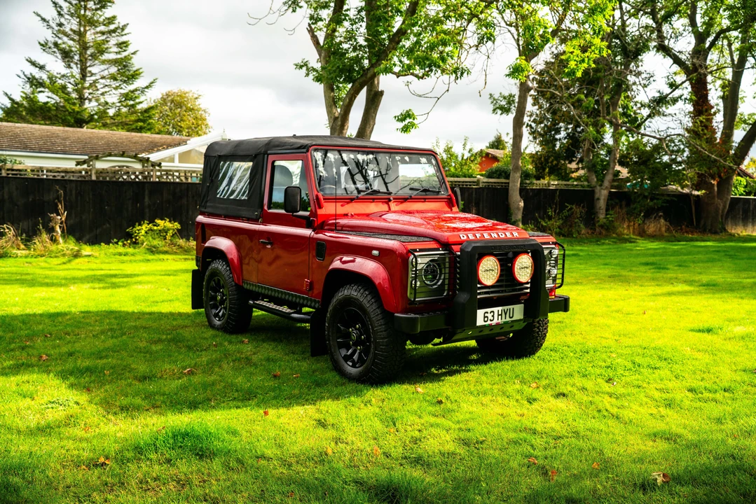 2013 Land Rover Defender 90 - Image 16 of 31