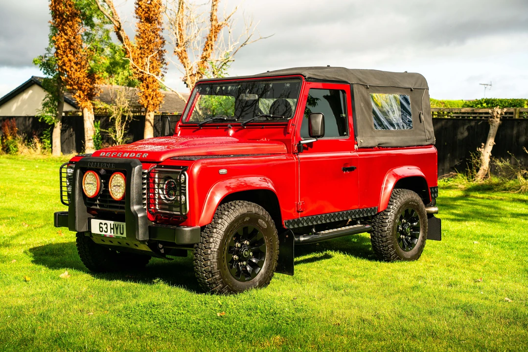 2013 Land Rover Defender 90 - Image 9 of 31
