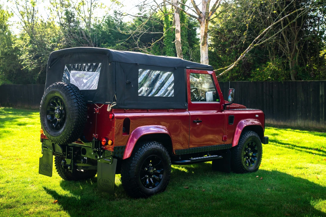 2013 Land Rover Defender 90 - Image 5 of 31