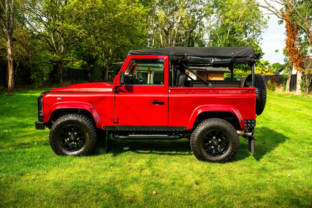 2013 Land Rover Defender 90 - Image 27 of 31
