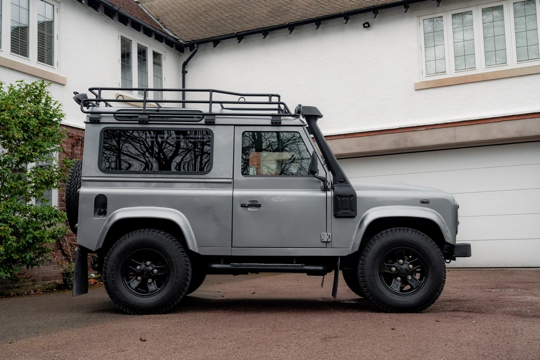 2013 Land Rover Defender 90 - Image 5 of 31