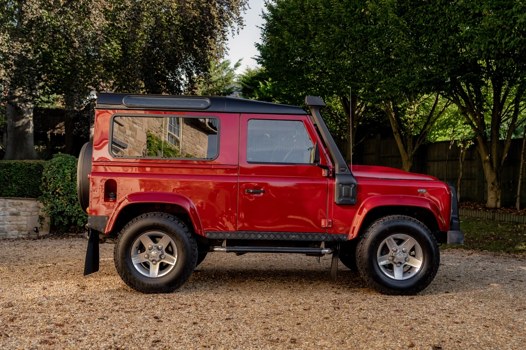 2013 Land Rover Defender 90 - Image 5 of 31