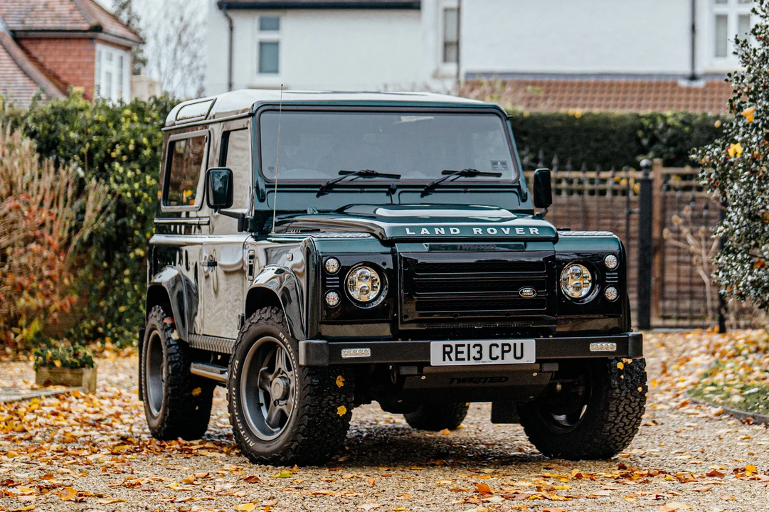 2013 Land Rover Defender 90 - Image 2 of 31