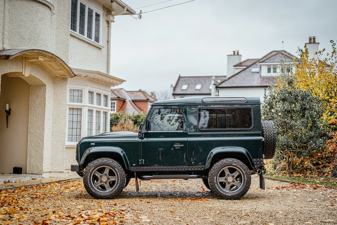 2013 Land Rover Defender 90 - Image 5 of 31