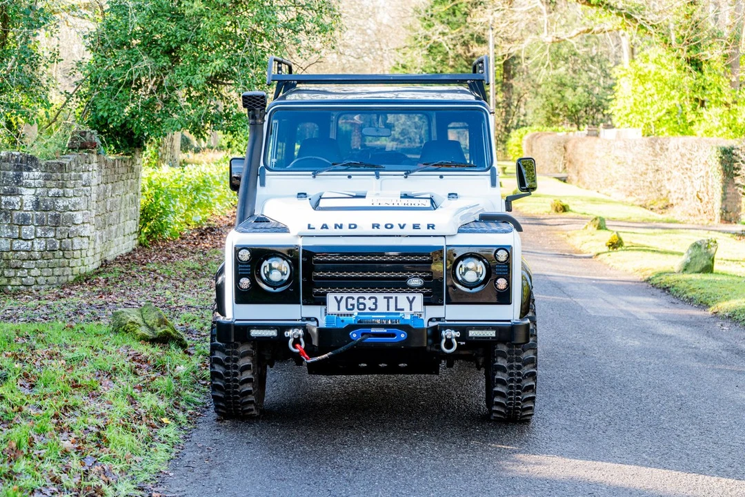 2013 Land Rover Defender 90 - Image 10 of 30