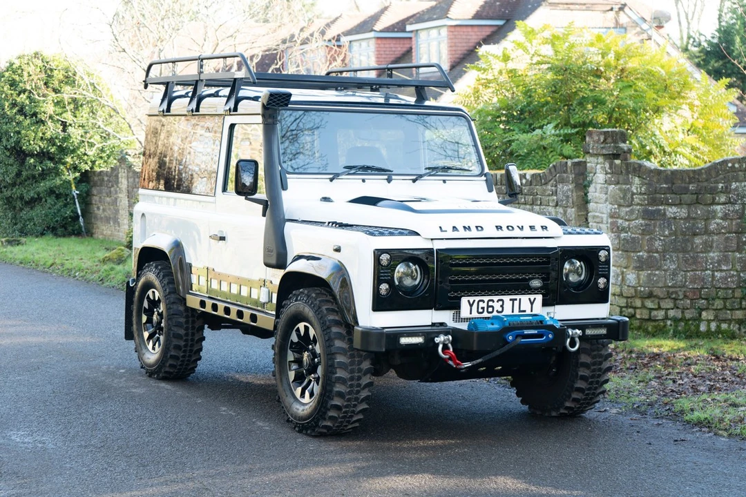 2013 Land Rover Defender 90 - Image 8 of 30