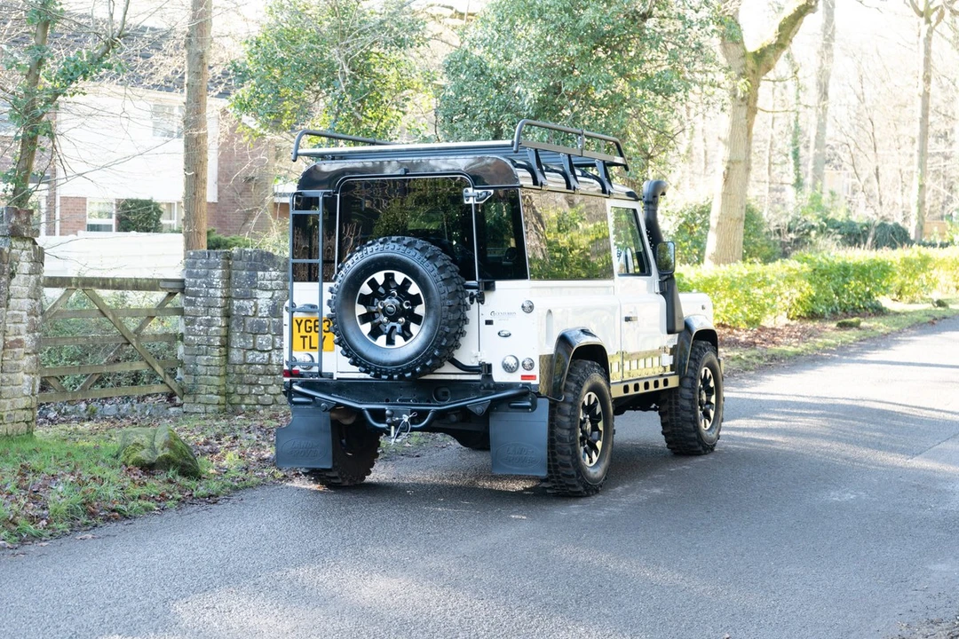 2013 Land Rover Defender 90 - Image 7 of 30