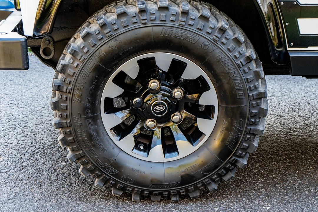 2013 Land Rover Defender 90 - Image 18 of 30