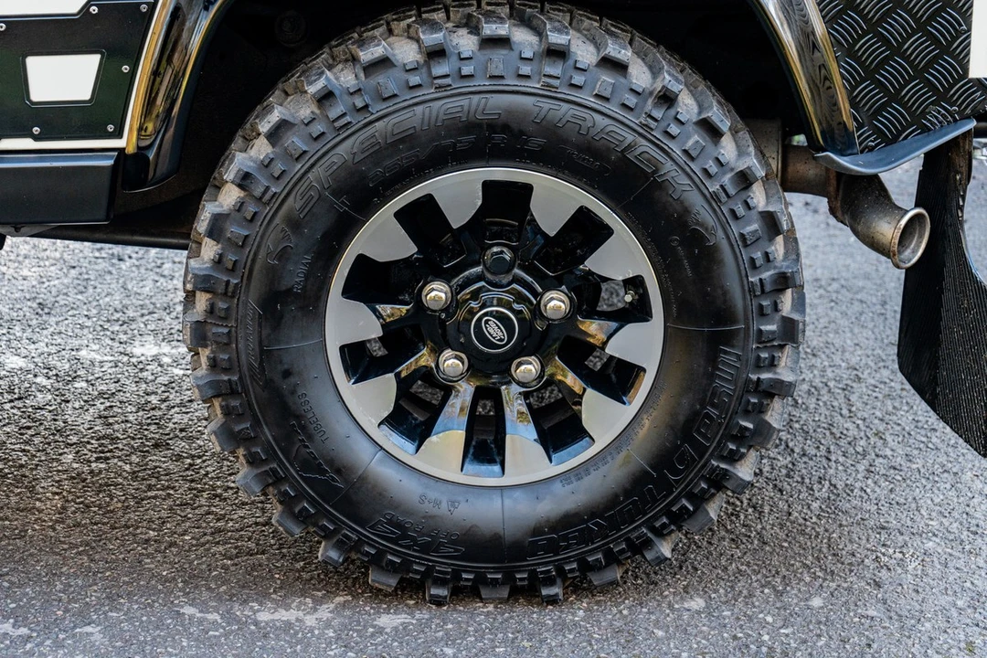 2013 Land Rover Defender 90 - Image 19 of 30