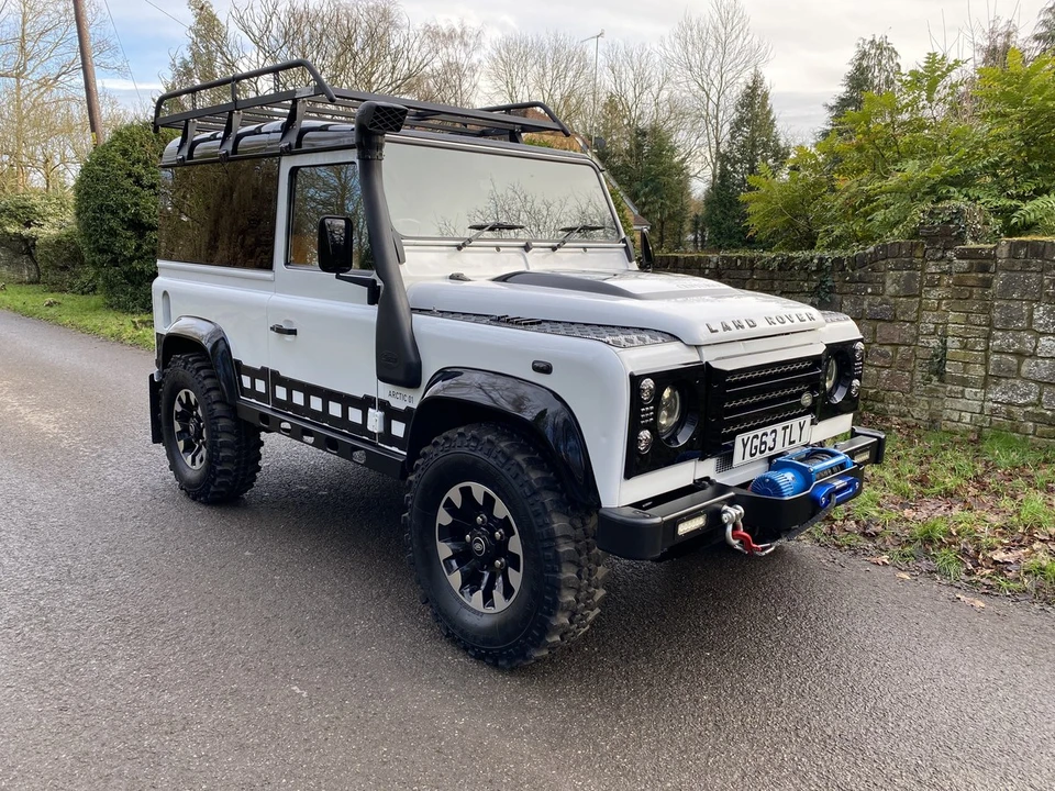 2013 Land Rover Defender 90 - Image 6 of 30