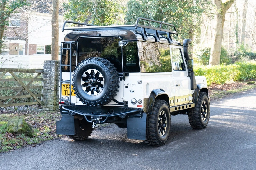 2013 Land Rover Defender 90 - Image 13 of 30