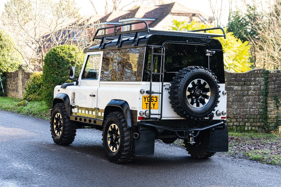 2013 Land Rover Defender 90 - Image 15 of 30