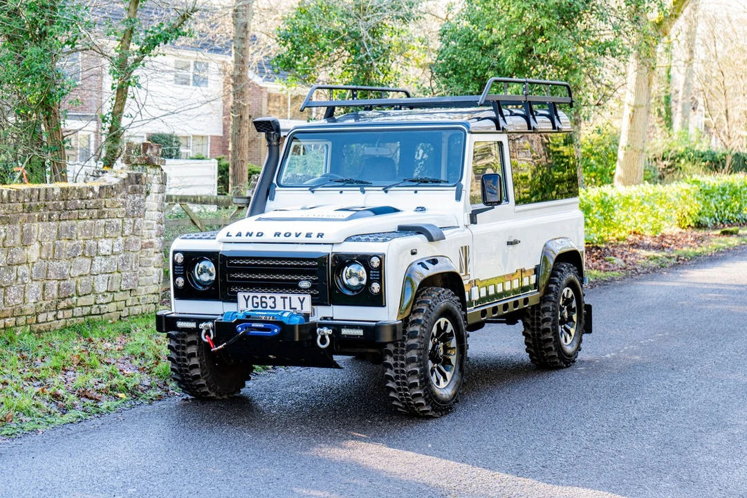 2013 Land Rover Defender 90 - Image 5 of 30
