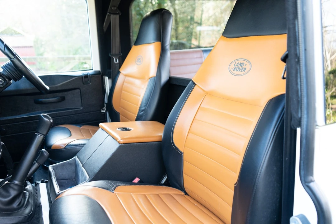 2013 Land Rover Defender 90 - Image 3 of 30