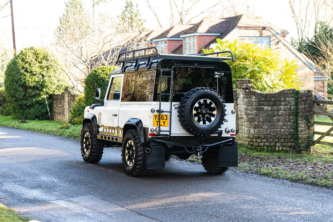 2013 Land Rover Defender 90 - Image 14 of 30