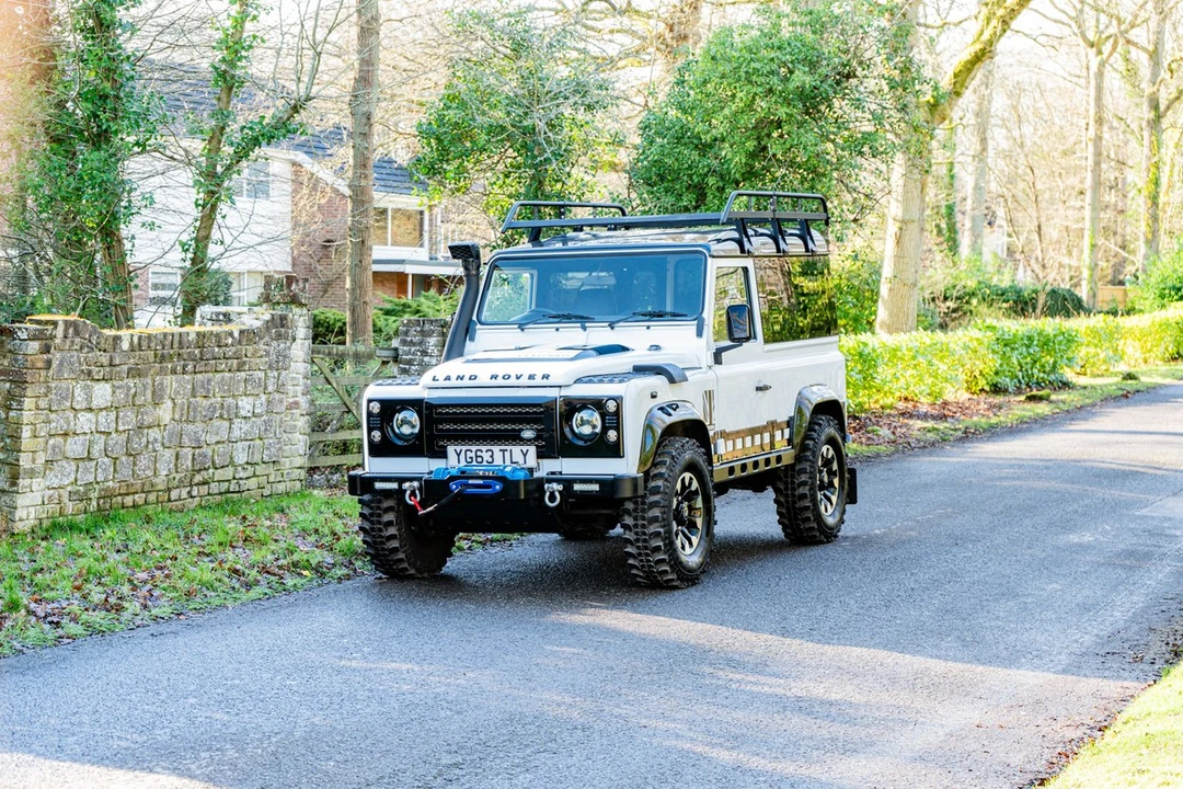 2013 Land Rover Defender 90 - Image 4 of 30