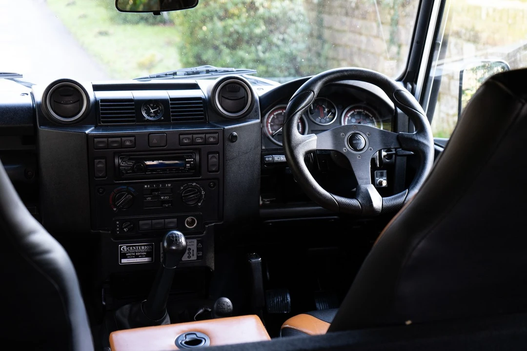 2013 Land Rover Defender 90 - Image 21 of 30