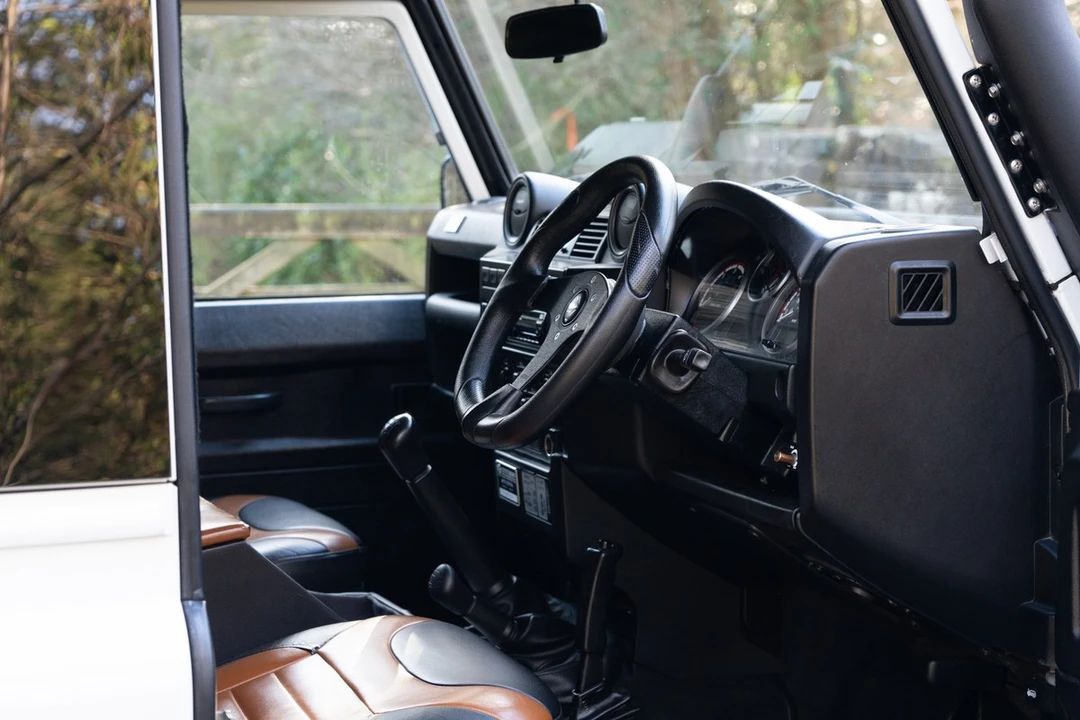 2013 Land Rover Defender 90 - Image 20 of 30