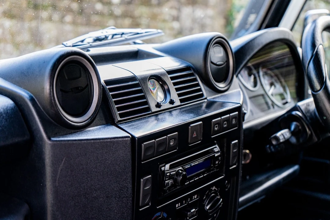 2013 Land Rover Defender 90 - Image 26 of 30