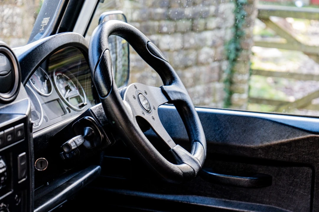 2013 Land Rover Defender 90 - Image 23 of 30