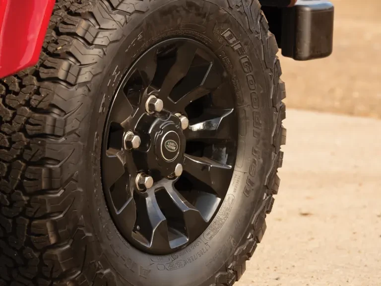 2013 Land Rover Defender - Image 19 of 24