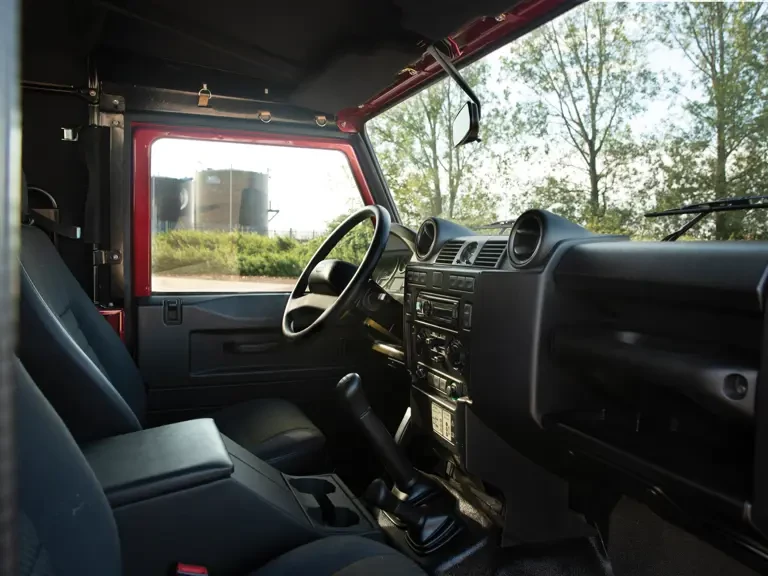 2013 Land Rover Defender - Image 5 of 24