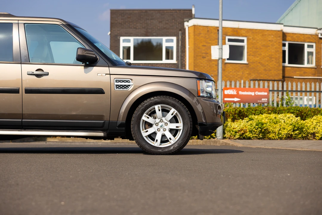 2013 Land Rover Discovery 4th Gen - Image 30 of 31