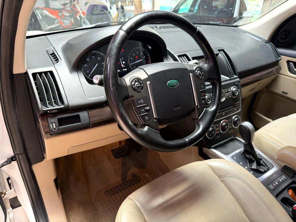 2013 Land Rover Freelander - Image 9 of 12