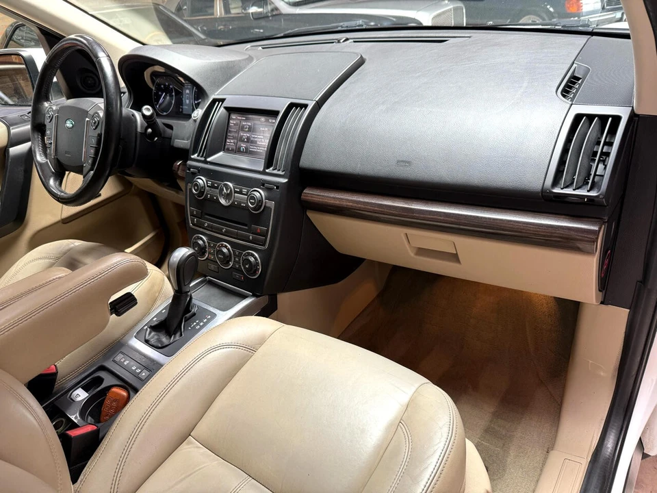 2013 Land Rover Freelander - Image 11 of 12