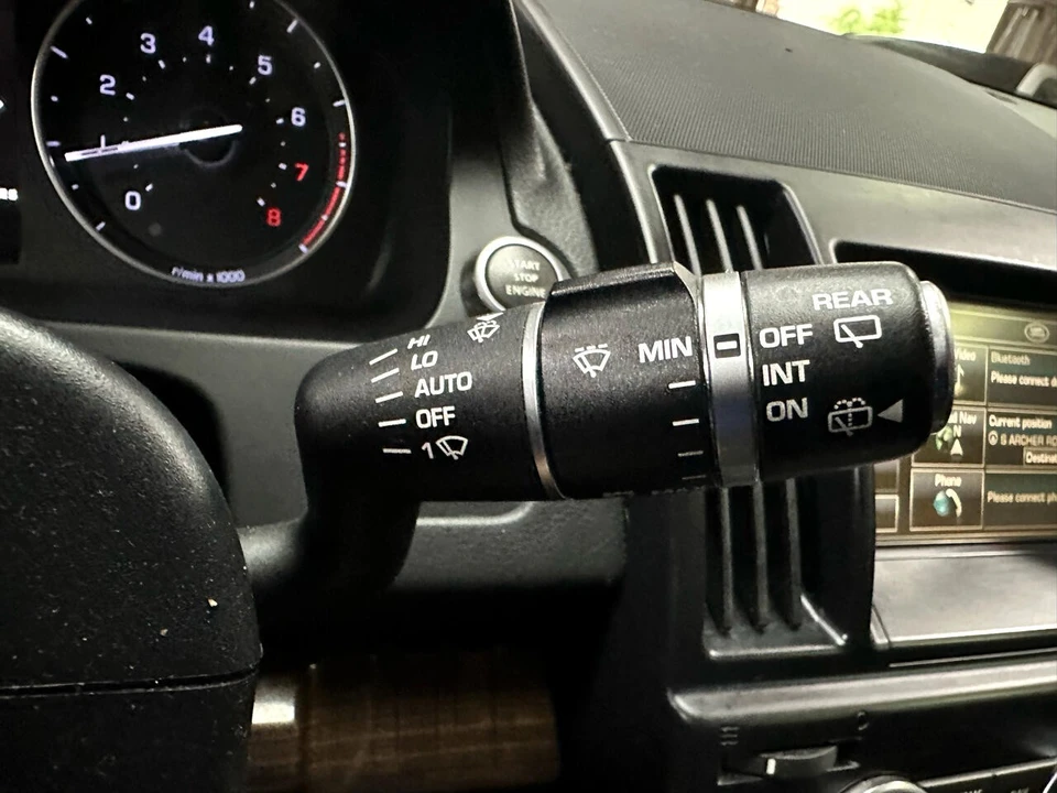 2013 Land Rover Freelander - Image 16 of 21